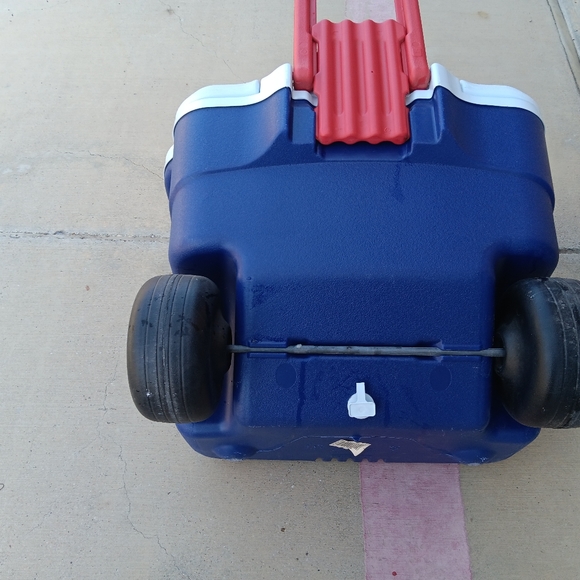 Cooler - Picture 9 of 10